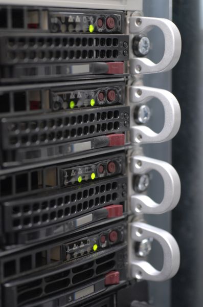 Serverhousing im IPHH Datacenter